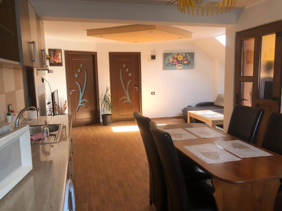 فندق Casa Flori Călimăneşti المظهر الخارجي الصورة