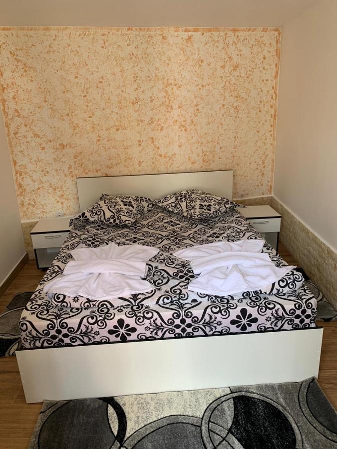 فندق Casa Flori Călimăneşti المظهر الخارجي الصورة