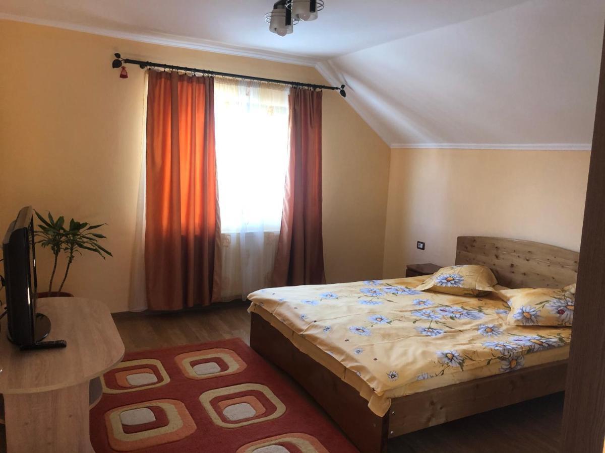 فندق Casa Flori Călimăneşti المظهر الخارجي الصورة